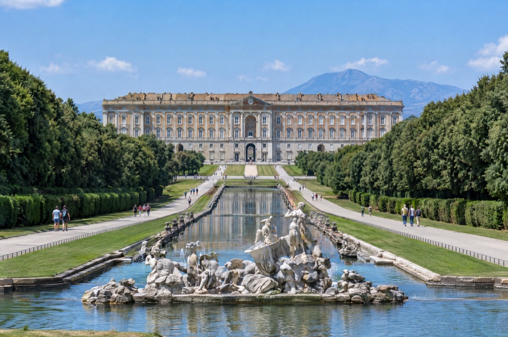 La Reggia di Caserta vista dai giardini