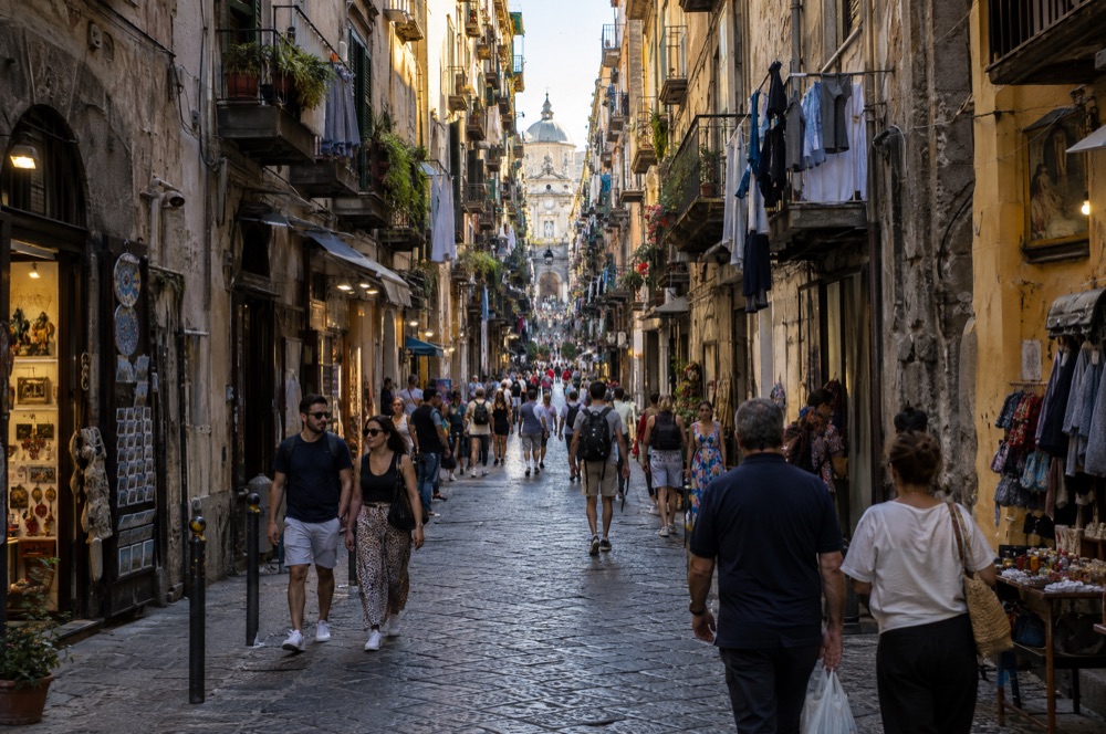 Spaccanapoli nel centro storico di Napoli